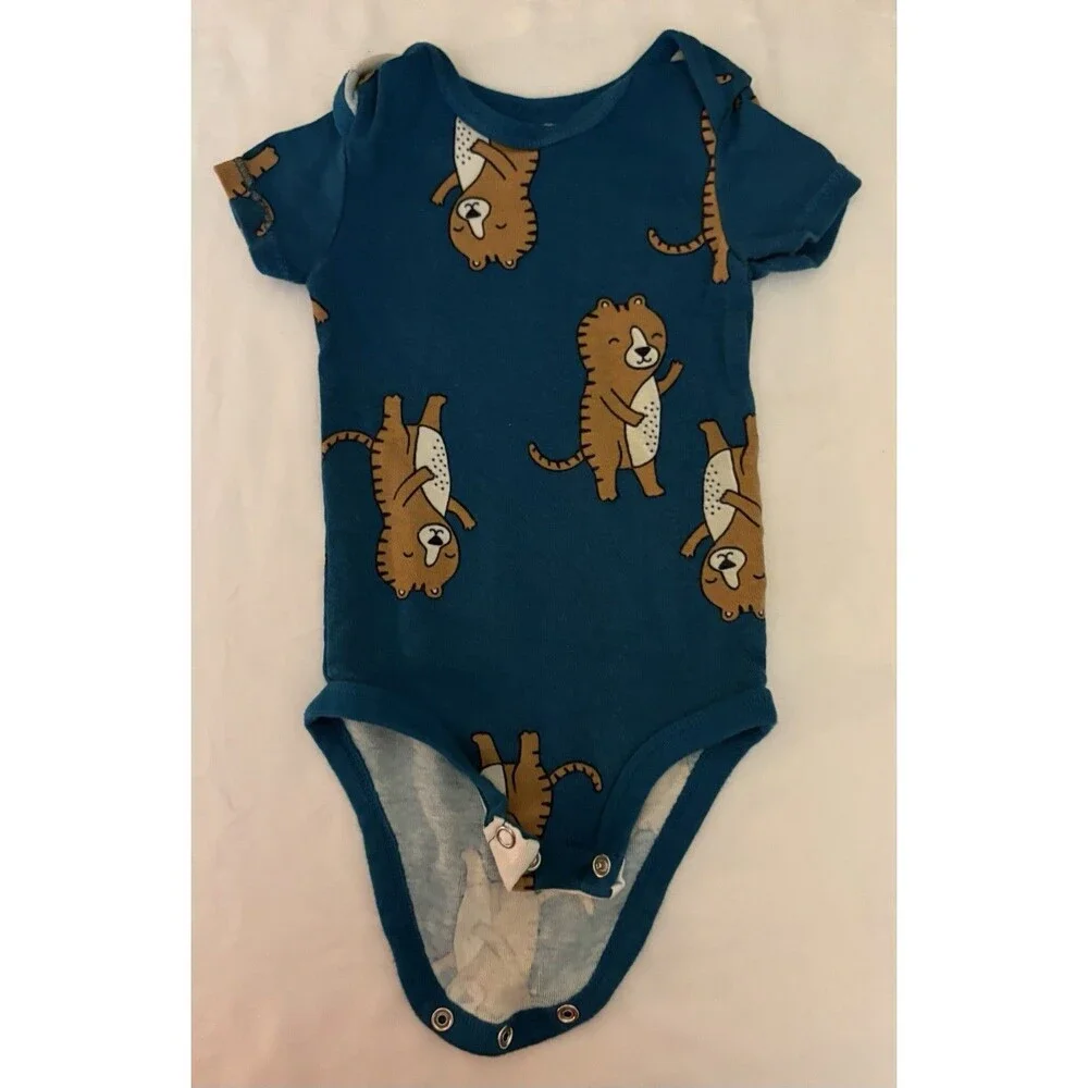 Carter's Baby Boy Mixed Clothing Bundle, 5 One Piece 2 Footed PJ’s Size 6 Months